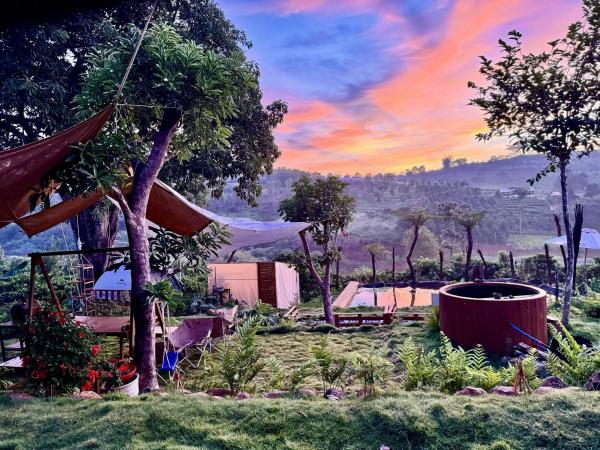 The photo shows the Mầm Farmstay And Camping located in the city of Phi Liêng.