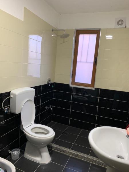 Nella foto è visibile l'oggetto Cozy Apartment situato nella città di Shkodër.
