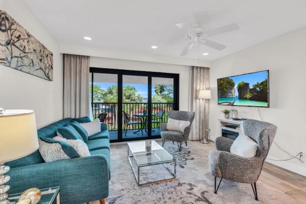照片显示了位于Naples市的Gorgeous Inside - Stunning Resort Views物件。