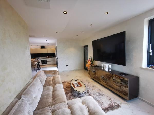 På billedet ses objektet Apartment Anna beliggende i byen Srima.