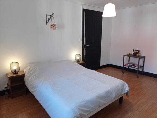 A la foto es mostra l'objecte Le T3 AVEC DEUX CHAMBRES situat a la ciutat de Saint-Claude.