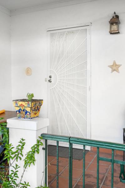 Fotografie 5: Spacious & Bright 2bd Apt, steps to sand! - 18 Down