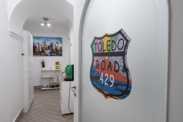 Na foto é possível ver o objeto Toledo road 429 localizado na cidade de Naples.
