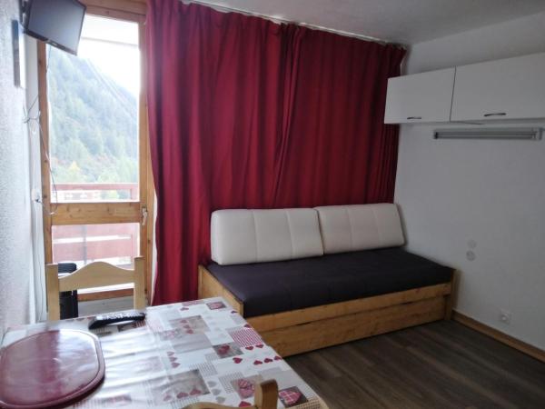 Auf dem Foto ist das Objekt Résidence Saint Jacques A - Studio fonctionnel · Proche des pistes · Balcon MAE-3646 in der Stadt Mâcot La Plagne zu sehen.