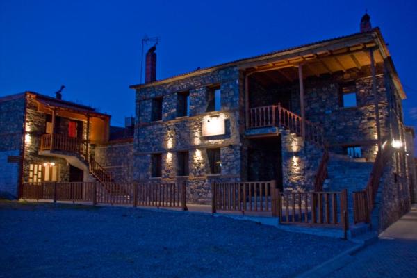 Na zdjęciu widoczny jest obiekt Traditional Guesthouse Siantsis położony w mieście Palaios Agios Athanasios.