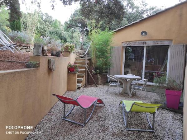 A la foto es mostra l'objecte La POULIDO au pied du Mont Ventoux PROVENCE situat a la ciutat de Bédoin.