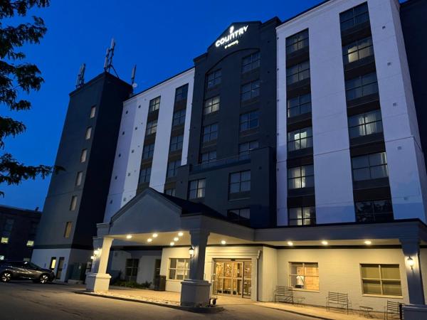 A la foto es mostra l'objecte Country Inn & Suites by Radisson, Niagara Falls, ON situat a la ciutat de Niagara Falls.