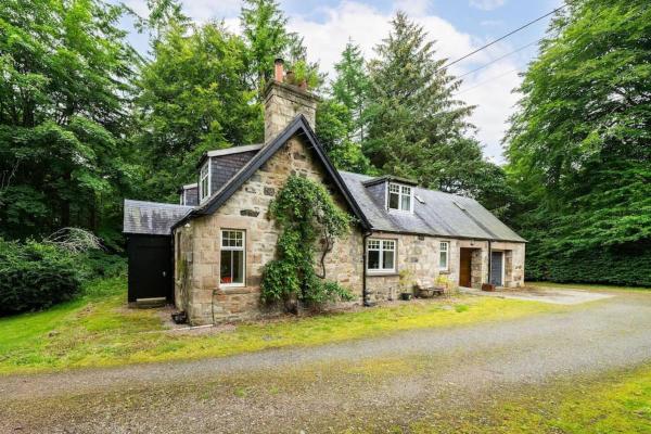 A la foto es mostra l'objecte Red Squirrel Cottage, Family & Pet Friendly Adventure Retreat, Strathdon, Aberdeenshire situat a la ciutat de Badenyon.