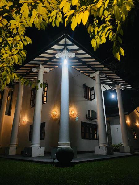 Na zdjęciu widoczny jest obiekt Solace Villa położony w mieście Dickwella.