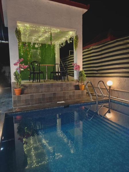 Auf dem Foto ist das Objekt Zio Ember- Budget stay with pool in der Stadt Neral zu sehen.