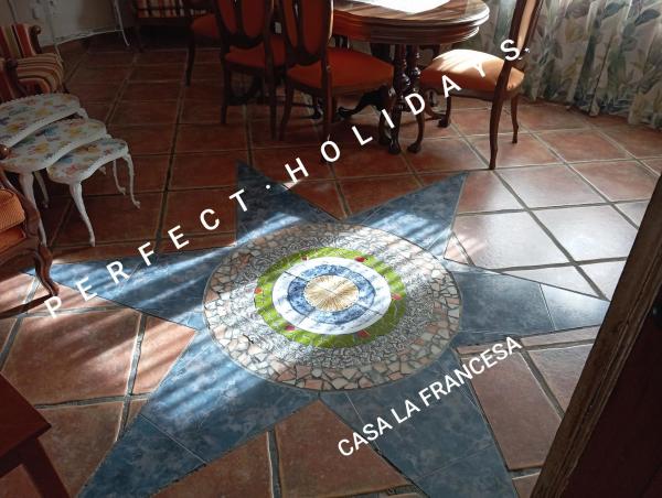 A la foto es mostra l'objecte CasaLaFrancesa - Guma situat a la ciutat de Vadocondes.