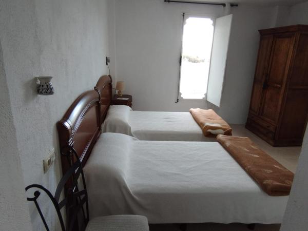 На фото показан объект Habitaciones Los Semellones, расположенный в городе Tebongo.