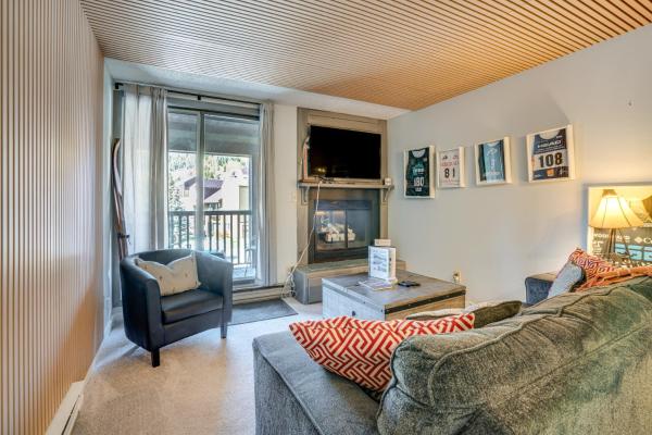 A la foto es mostra l'objecte Walk to Ski Lift + Hot Tub: Copper Mountain Condo situat a la ciutat de Frisco.