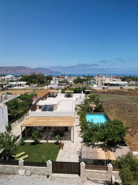 På billedet ses objektet Villa 400 m from the beach 6 to 10 persons private pool beliggende i byen Kavros.