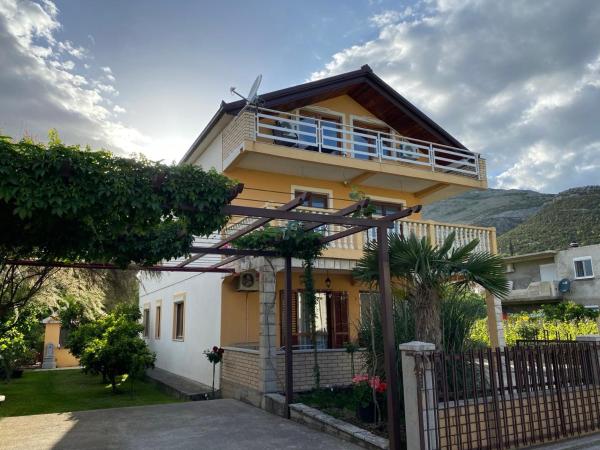 Auf dem Foto ist das Objekt Apartmani Sara Trebinje in der Stadt Zasad zu sehen.