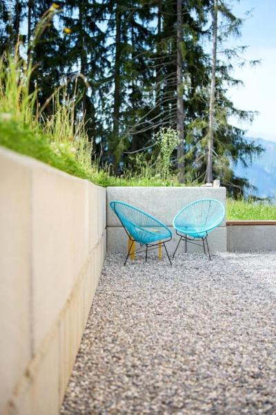 Fotografie 3: Studio mit Ausblick, ihr Rückzugsort in den Bergen