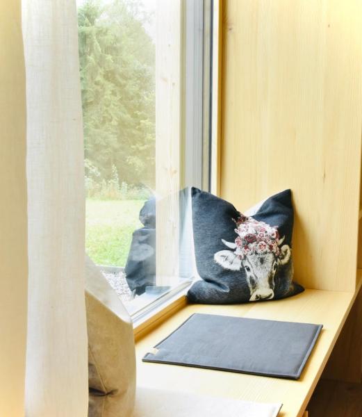 Fotografie 2: Studio mit Ausblick, ihr Rückzugsort in den Bergen