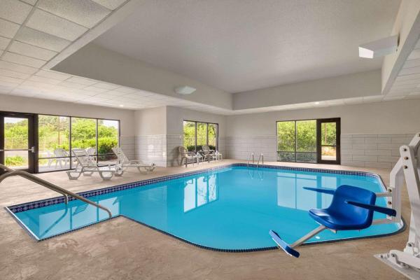 Foto 8: Super 8 by Wyndham Germantown/Milwaukee