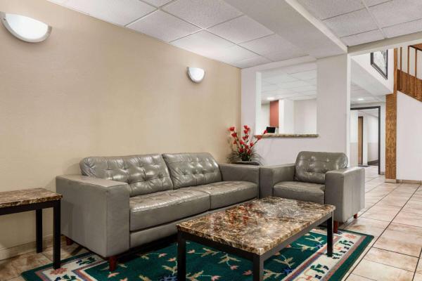 Foto 6: Super 8 by Wyndham Germantown/Milwaukee