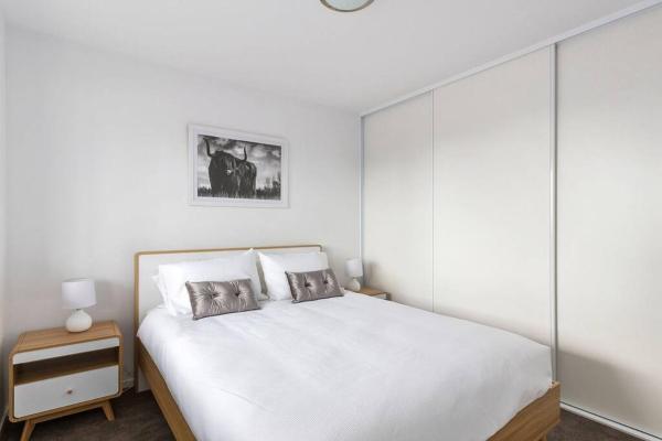 Фотография 2: Contemporary & Central in Exclusive Sandy Bay