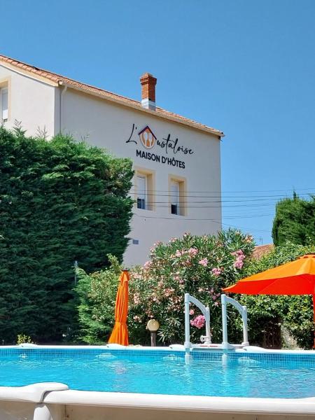 En la foto se muestra el objeto L'Oustaloise - Chambres et table d'hôtes prés de Béziers- Alex est cuisinier de métier- Piscine avec transats et parasols terrasse parking privé et garage à vélos motos- Labellisée Accueil vélo et Vignoble et découverte ubicado en la ciudad de Roquessels.