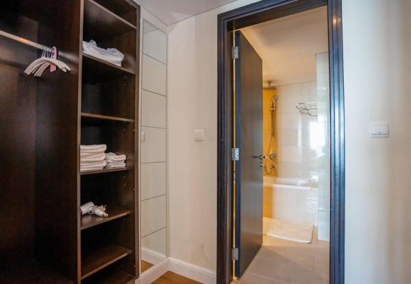 Billede 2: Duplex Suite in 5-Star Movenpick Hotel