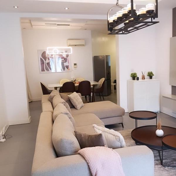Na zdjęciu widoczny jest obiekt Enzo Apartments położony w mieście Lagos.