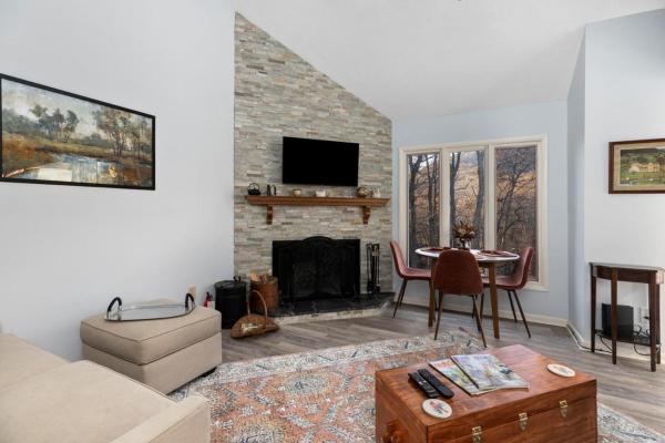 A la foto es mostra l'objecte Laurelwood 43 with Wintergreen Advantage situat a la ciutat de Wintergreen.