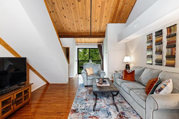 A la foto es mostra l'objecte Mountain Inn Lodge 54 with Wintergreen Advantage situat a la ciutat de Wintergreen.