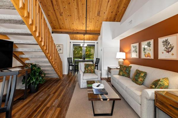 A la foto es mostra l'objecte Mountain Inn Lodge 58 with Wintergreen Advantage situat a la ciutat de Wintergreen.