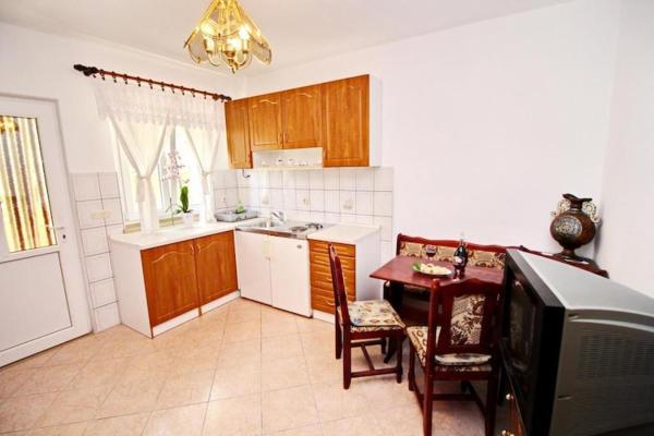 Na fotografii je vidět objekt Apartments Veselka, Lumbarda - One Bedroom Apartment with Terrace and Garden View Apt 1 nacházející se ve městě Lumbarda.
