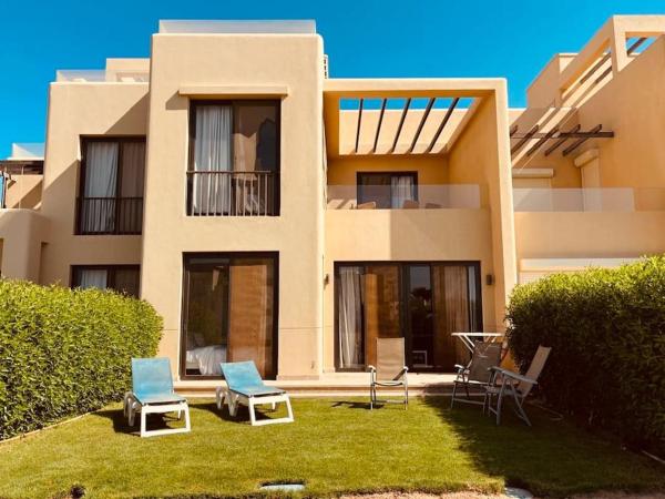 Na zdjęciu widoczny jest obiekt Sunset Haven in Tawila TownHouse położony w mieście Hurghada.