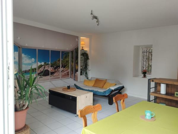 A la foto es mostra l'objecte vaste T2 en Auvergne situat a la ciutat de Vic-le-Comte.