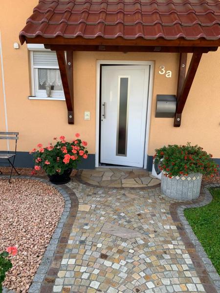 Nella foto è visibile l'oggetto Haus Rosa situato nella città di Buggingen.