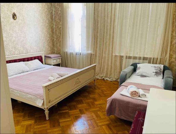 Na zdjęciu widoczny jest obiekt Nitsa położony w mieście Gelat'i.