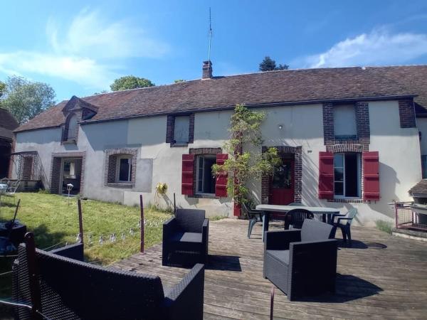 A la foto es mostra l'objecte Maison de campagne familiale situat a la ciutat de Fricambault.
