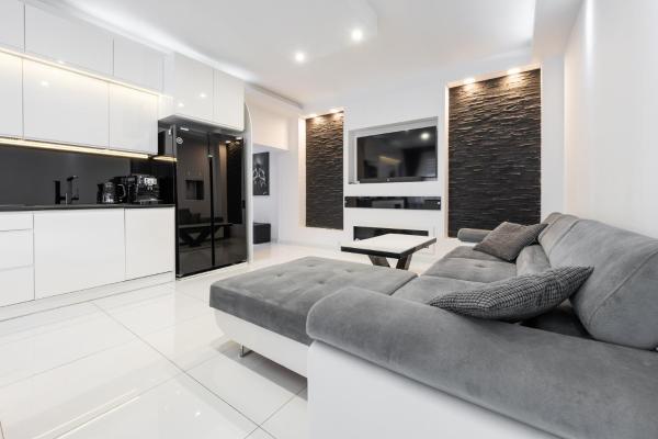 写真にはJanów市にあるWhite Luxury Apartmentが写っています。