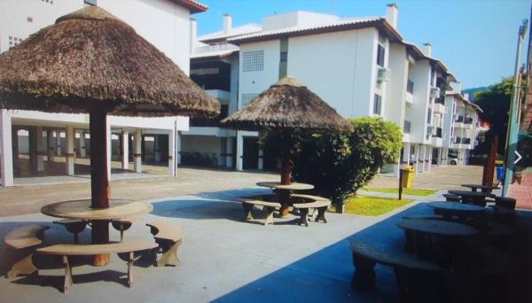 På billedet ses objektet Ótimo Apto Pertinho da Praia beliggende i byen Florianópolis.