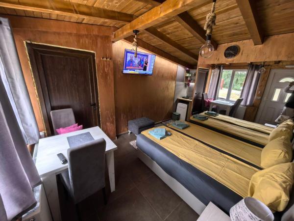 A la foto es mostra l'objecte Odmaraliste Kod Mice Apartman 5 situat a la ciutat de Kočino Selo.
