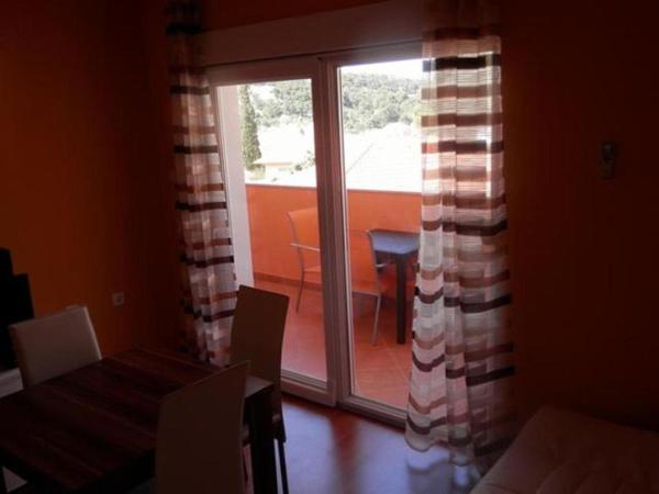 På billedet ses objektet Apartments St Rialto - One Bedroom Apartment with Balcony and Sea View beliggende i byen Jelsa.