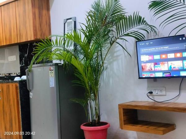 A la foto es mostra l'objecte Fully Private 1BHK Couple Friendly Green Nest situat a la ciutat de Indore.