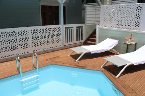 写真にはポワント・ノワール市にあるMaison Papayeが写っています。