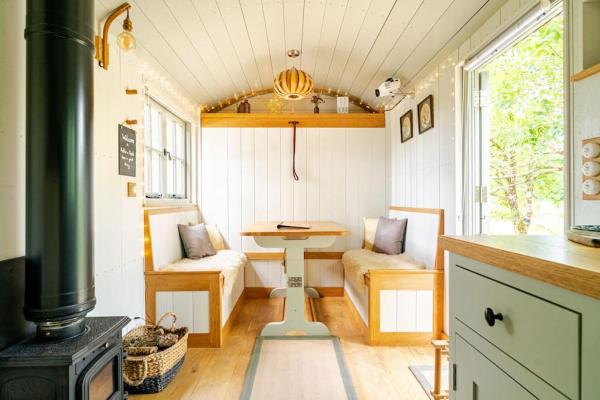 På billedet ses objektet Hut at Nettle and Dock beliggende i byen Spreyton.