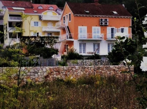 A la foto es mostra l'objecte Apartments Villa Novak situat a la ciutat de Slano.