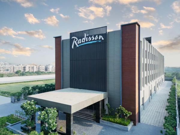 A la foto es mostra l'objecte Radisson Hotel Vrindavan situat a la ciutat de Vrindāvan.