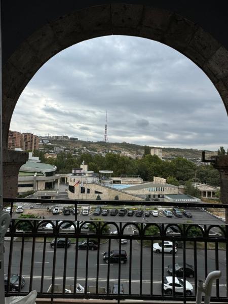 Center of Yerevan, 2 Bedrooms Beautiful Apartment, Erywań