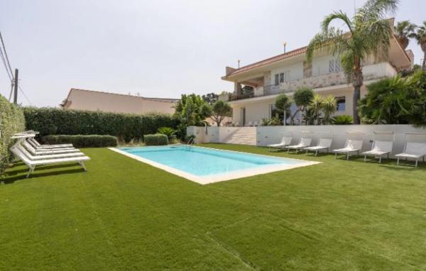 A la foto es mostra l'objecte IRIS HOME Private Pool situat a la ciutat de Alcamo.