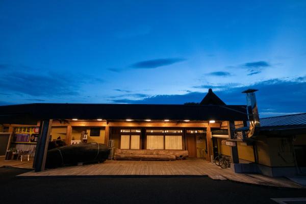 The photo shows the Hitoyoshi Shinjo no Yado located in the city of Asagiri.