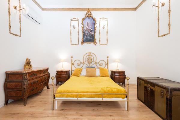 A la foto es mostra l'objecte Historic suite next to the castle situat a la ciutat de Bari.