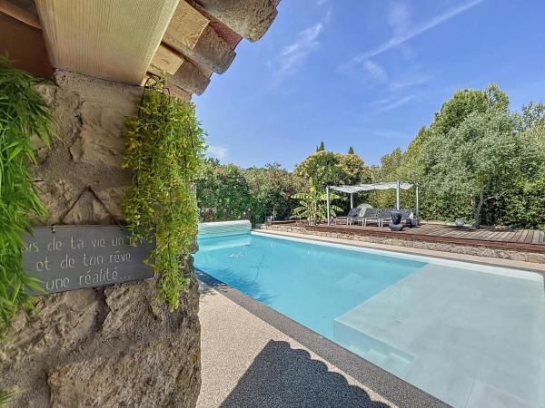 A la foto es mostra l'objecte Villa-Piscine-Tennis-Spa-French Riviera situat a la ciutat de Tanneron.